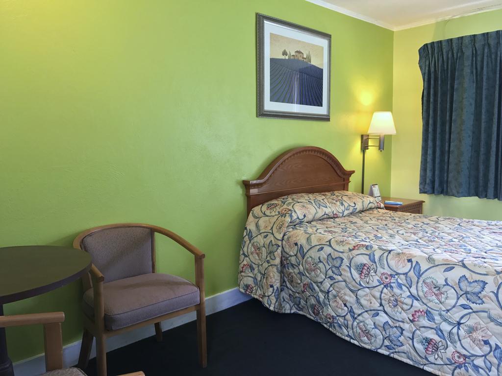 Economy Inn Danville Bagian luar foto