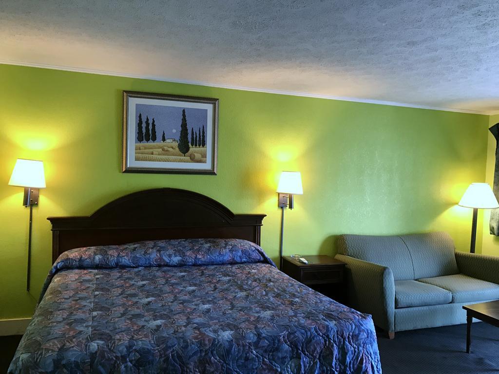 Economy Inn Danville Bagian luar foto