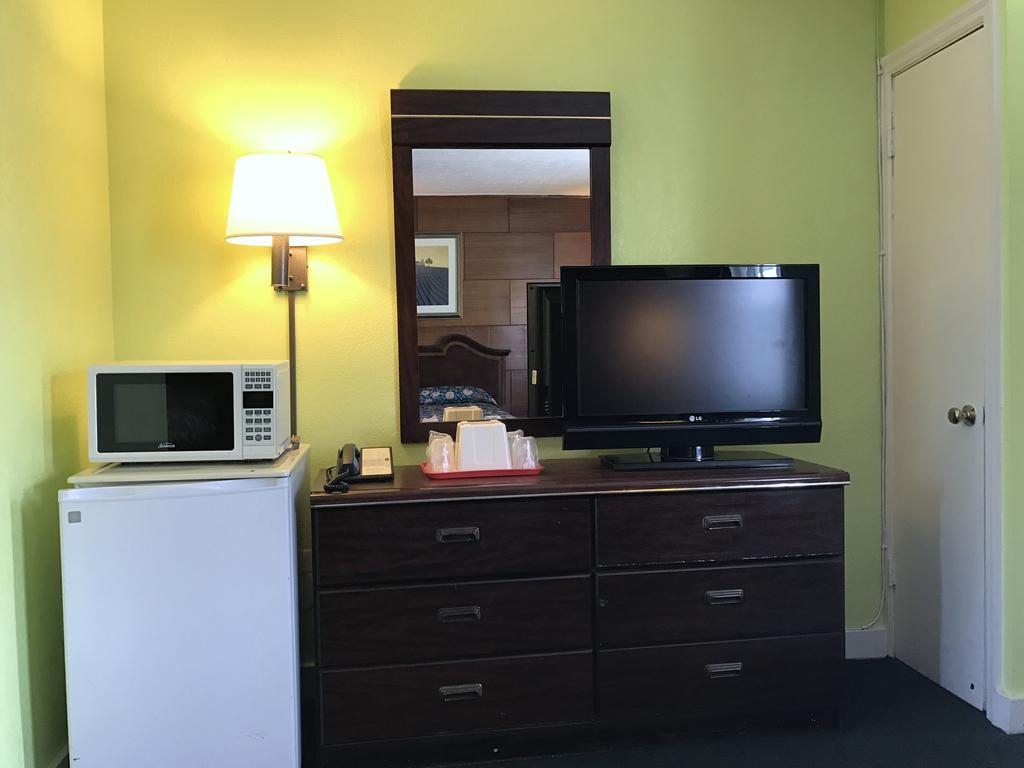 Economy Inn Danville Bagian luar foto